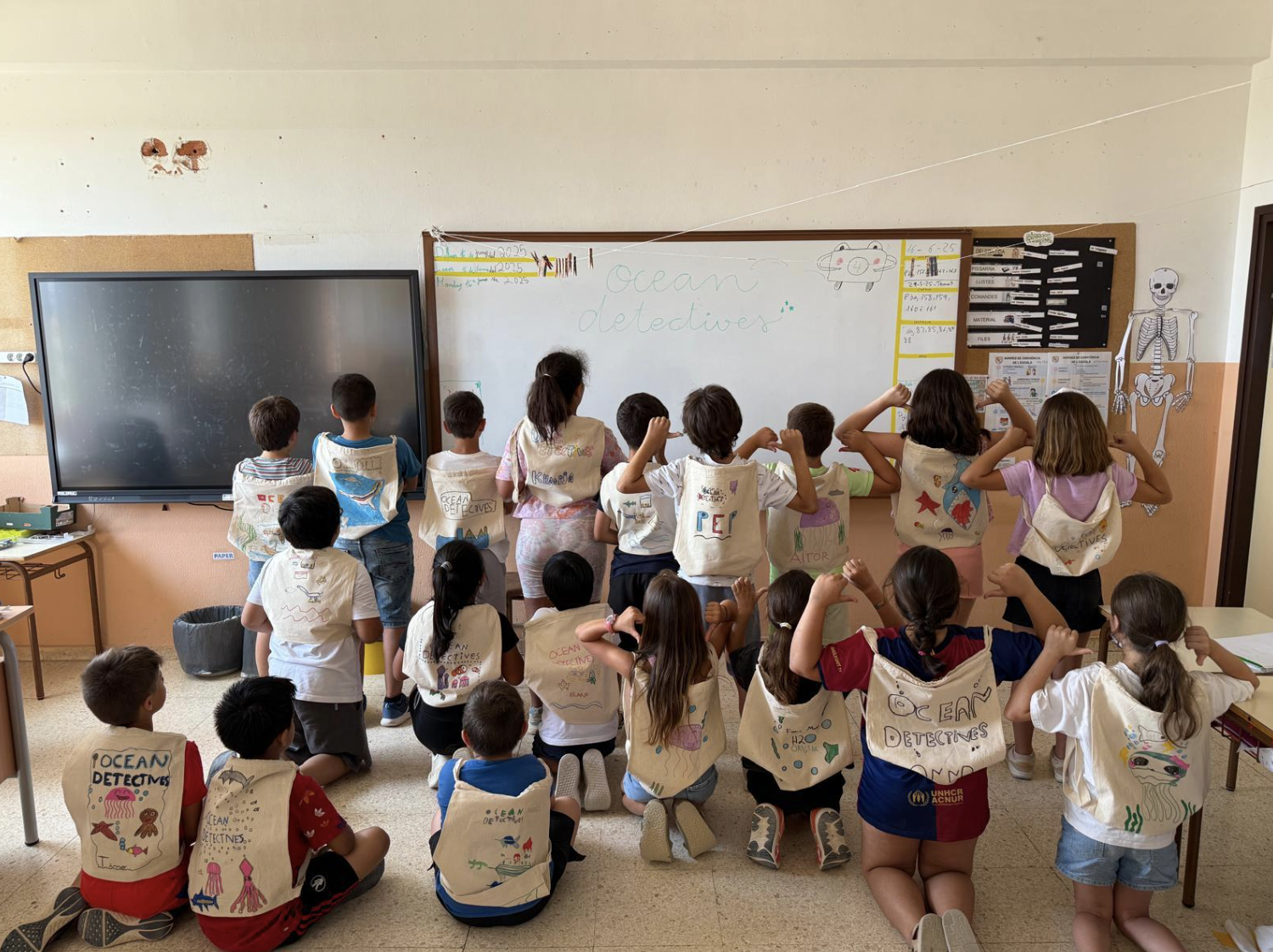 Creaciones con mensajes para cuidar los océanos.