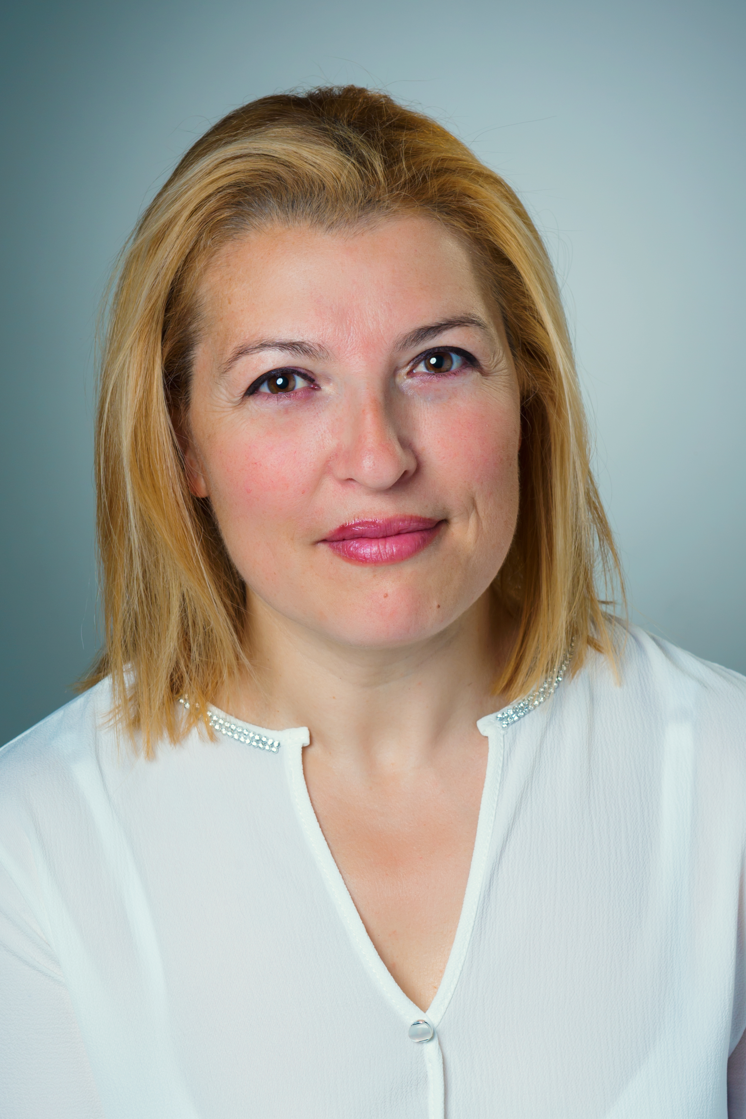 users photo SILVIA ESTHER 