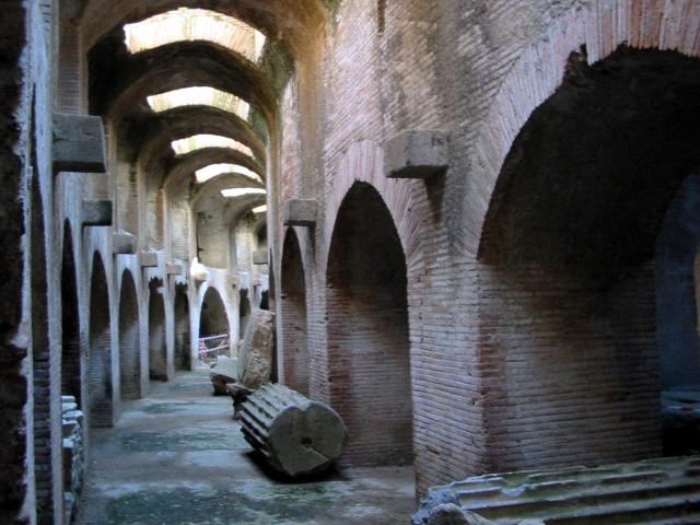 image Anfiteatro romano de Nápoles