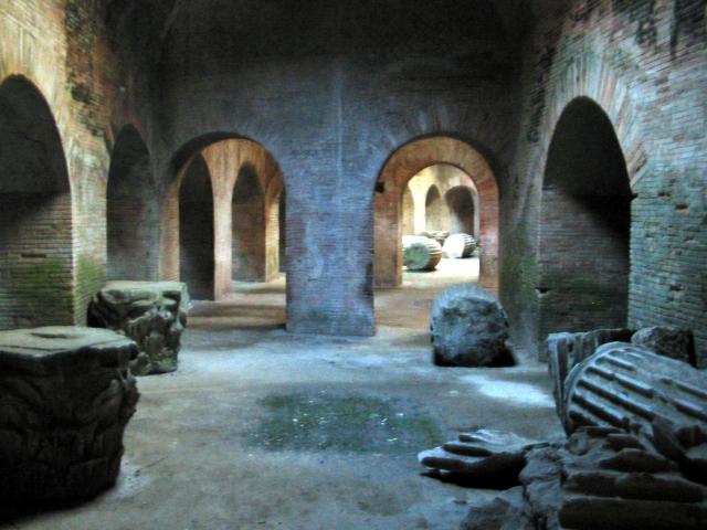 image Anfiteatro romano de Nápoles