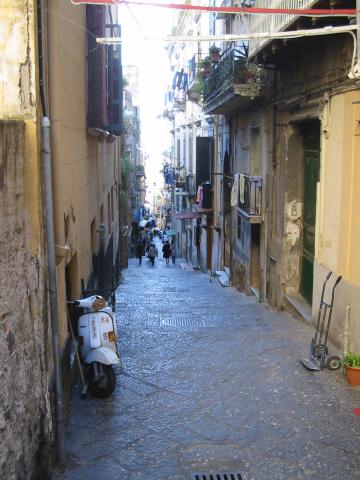 image Calle de Borgo Marinari, Nápoles (Italia)