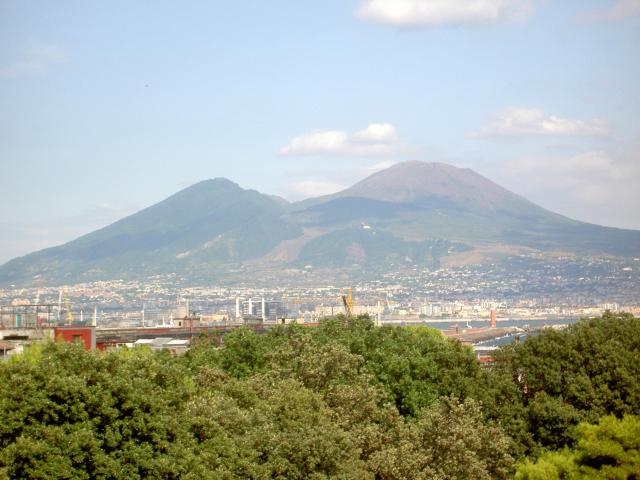 image Vista de Nápoles y el monte Vesubio, Italia