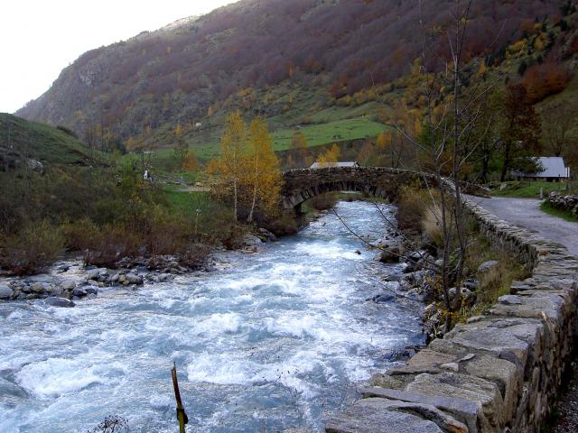 image Río Gave en los Pirineos (Francia)