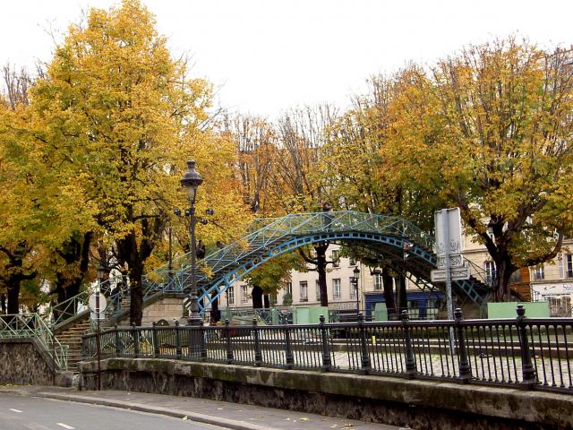 image Pasarela en el Canal Saint-Martin, París (Francia)