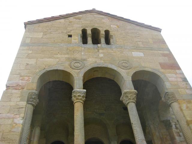 image Iglesia de Santa María del Naranco, Oviedo, Asturias