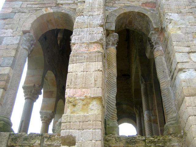 image Iglesia de Santa María del Naranco, Oviedo, Asturias