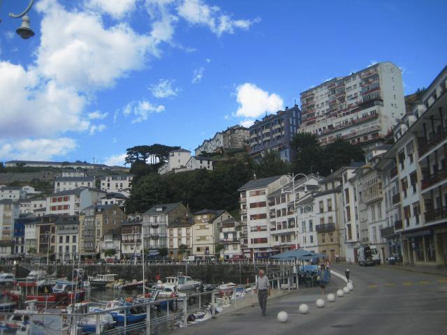 image Villa de Luarca y su puerto
