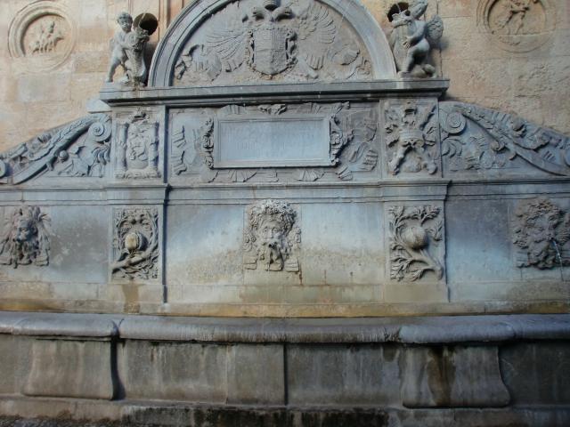 image Fuente Pilar de Carlos V