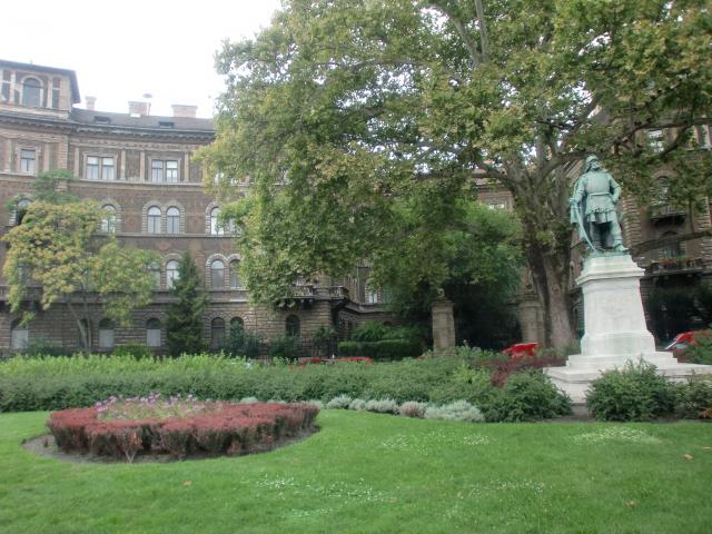 image Estatua de Szondy Gyorgy, Budapest (Hungría)