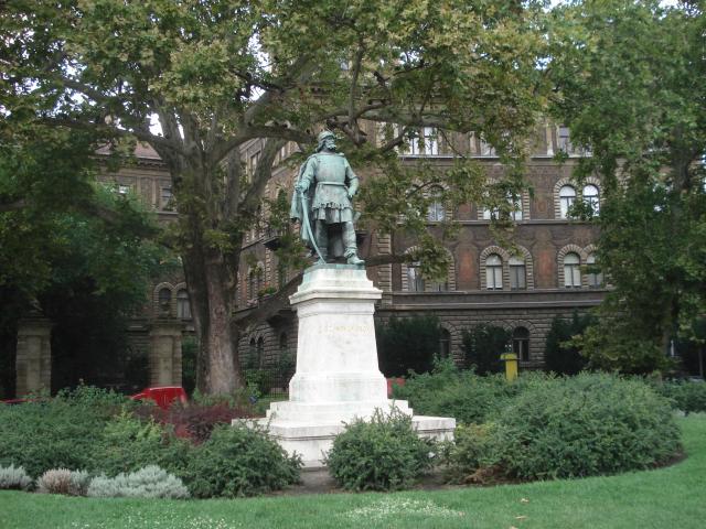image Estatua de Szondy Gyorgy, Budapest (Hungría)