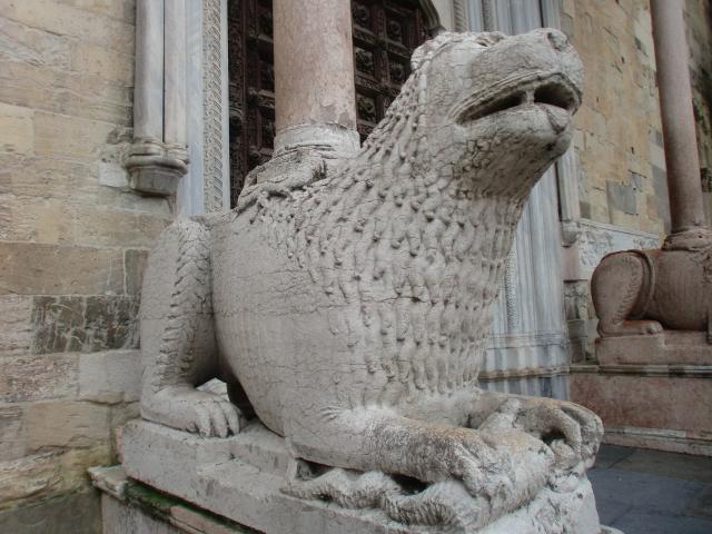 image Escultura de león