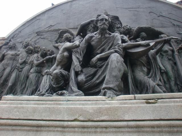 image Escultura de Giuseppe Verdi