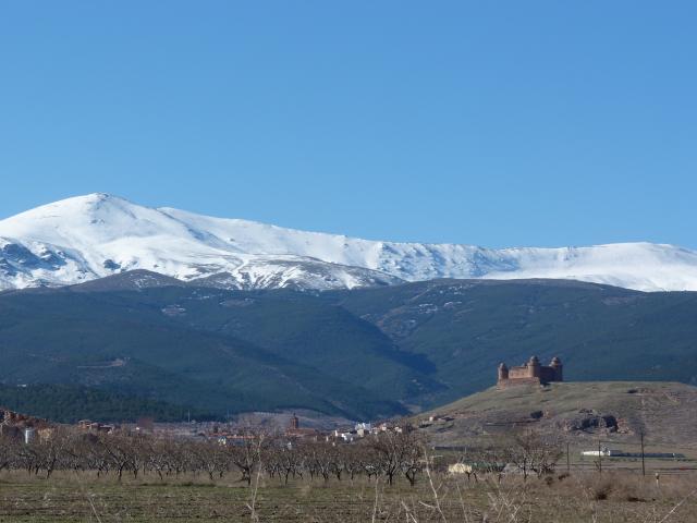 image Sierra Nevada y Castillo de Calahorra