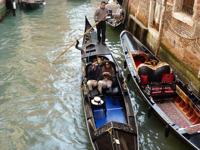 image Góndola y turistas