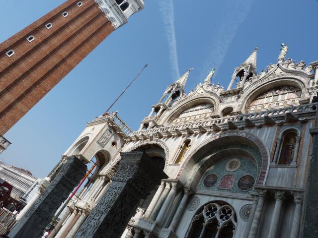 image Basílica de San Marcos y campanilla