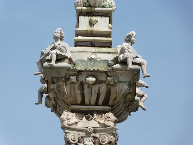 image Detalle del monumento a la Inmaculada Concepción