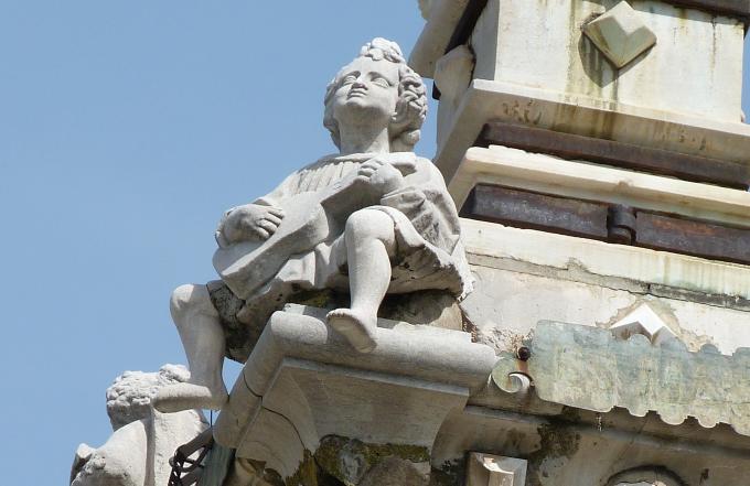 image Detalle del monumento a la Inmaculada Concepción
