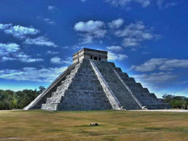 image Pirámide de Chichen Itzá