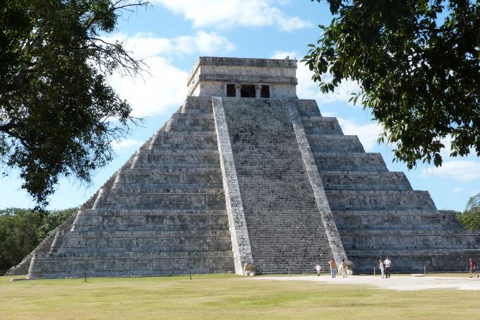 image Pirámide de Chichen Itzá