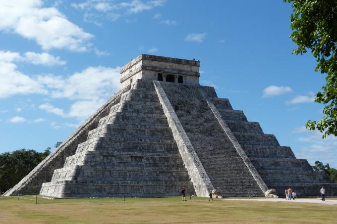 image Pirámide de Chichen Itzá