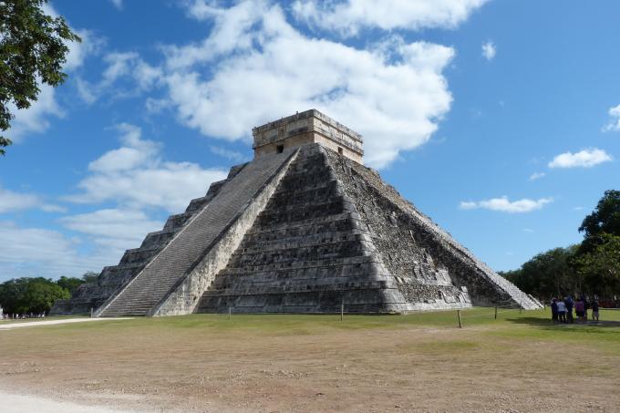 image Pirámide de Chichen Itzá