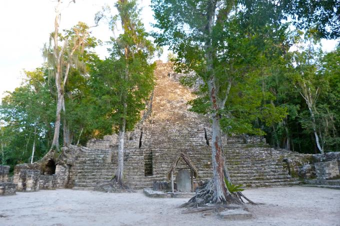 image Pirámide maya de Coba