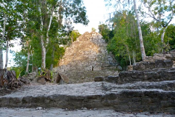 image Pirámide maya de Coba
