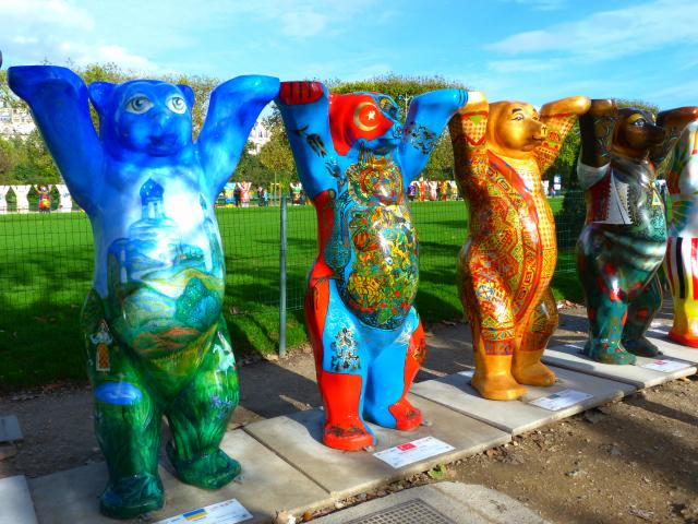 image Exposición de osos en París