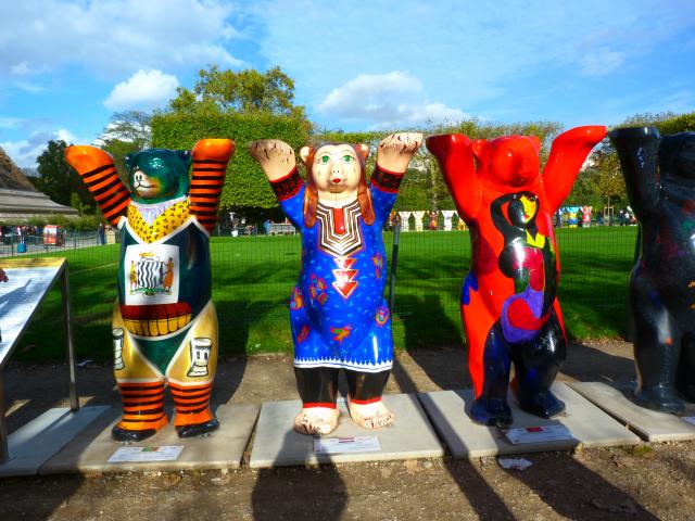 image Exposición de osos en París