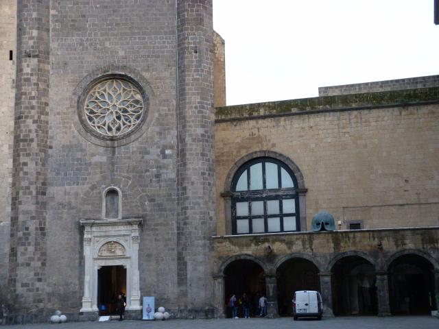 image Patio interior de Castel Nuovo de Nápoles