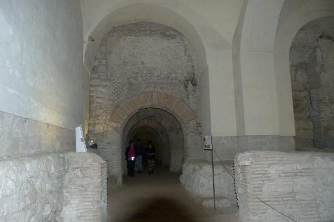 image Mercado de Nápoles: subterráneo