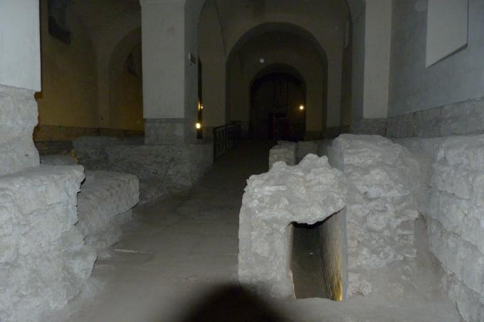 image Mercado de Nápoles: Subterráneo