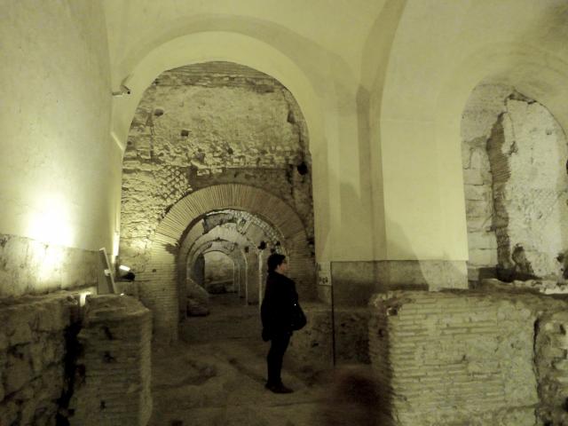 image Mercado de Nápoles: subterráneo