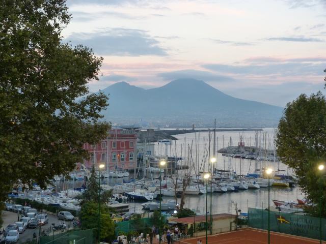 image Vesubio y puerto