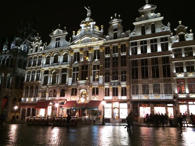 image Grand place de noche