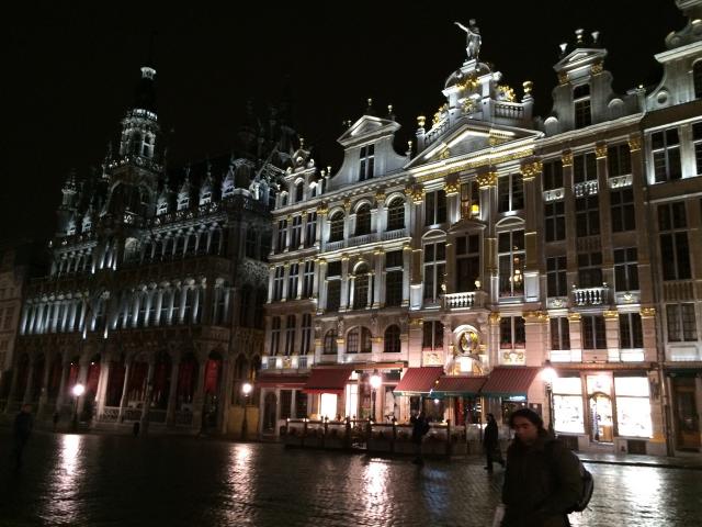 image Grand place de noche