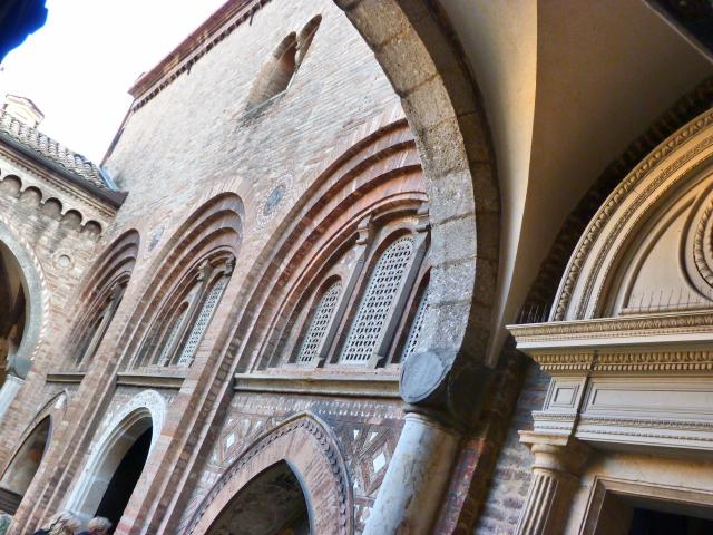 image Basílica de Santo Stefano