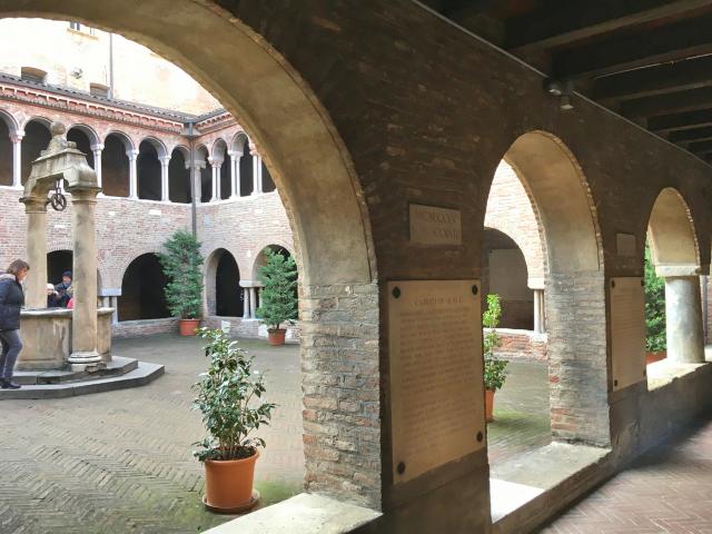 image Basílica de Santo Stefano