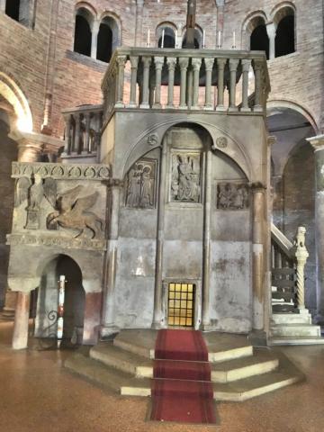 image Basílica de Santo Stefano