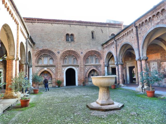 image Basílica de Santo Stefano