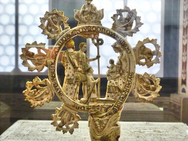 image Virgen con niño en báculo pastoral