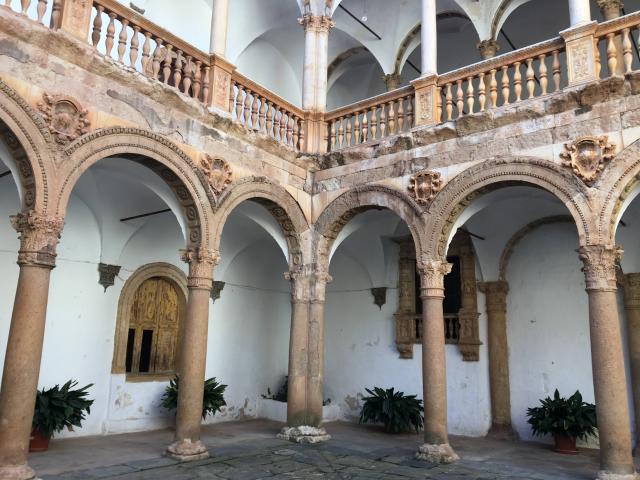 image Patio del castillo de la Calahorra