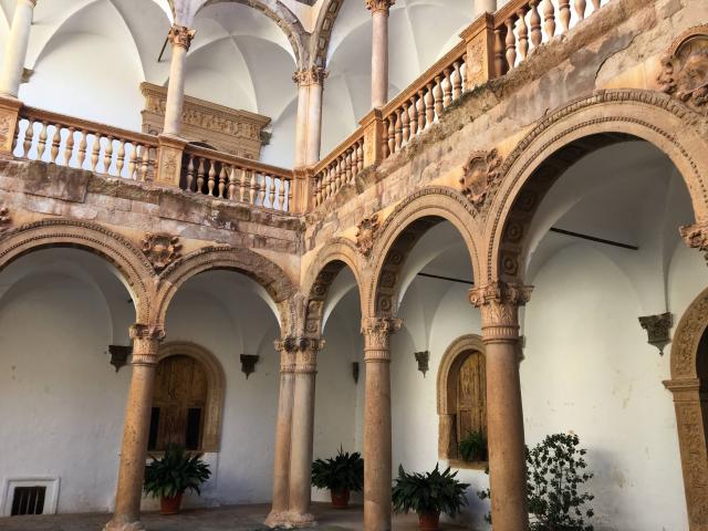 image Patio del castillo de la Calahorra