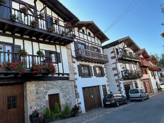 image Caseríos de Bera de Bidasoa (Navarra)