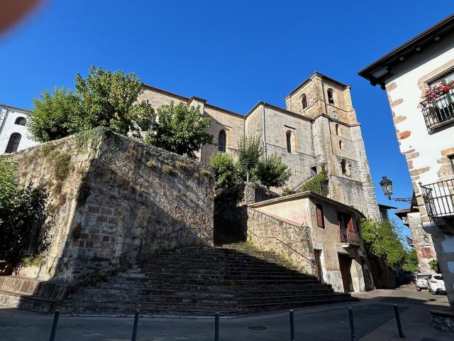 image Fachada Iglesia de San Esteban (Bera de Bidasoa)