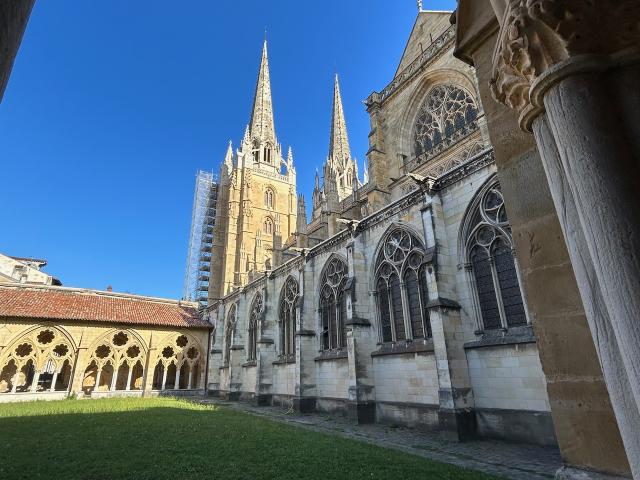 image Claustro de la Catedral de Bayona