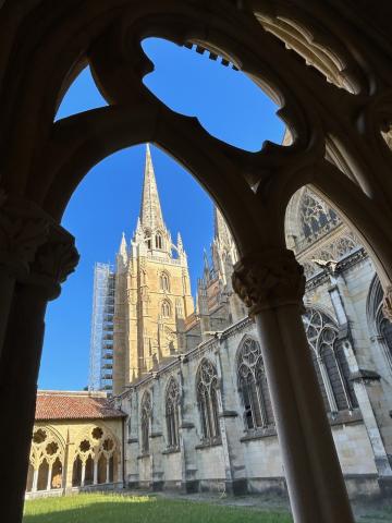 image Claustro de la Catedral de Bayona
