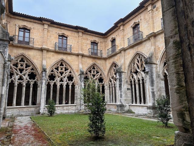 image Claustro de la Catedral de Oviedo (Asturias)