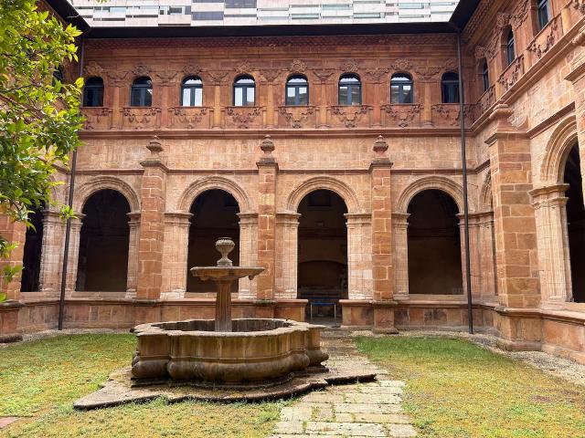 image Convento de San Vicente de la ciudad de Oviedo