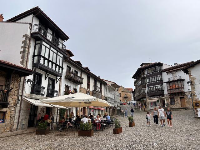 image Plaza de la Constitución, Comillas (Cantabria)